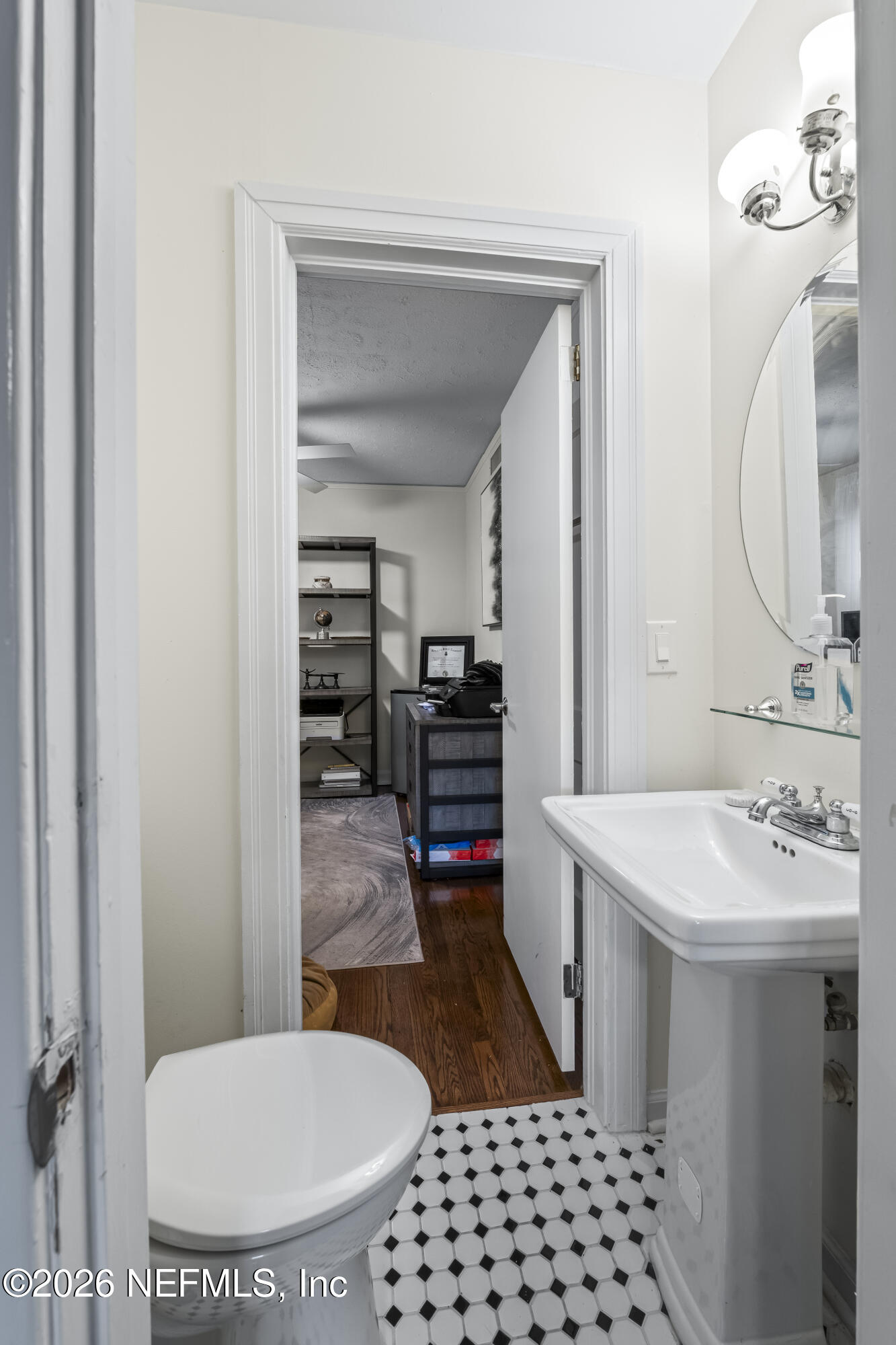 820 Inwood Terrace Jacksonville, FL 32207 - Photo 12 of 31 a bathroom with a sink a toilet and a mirror