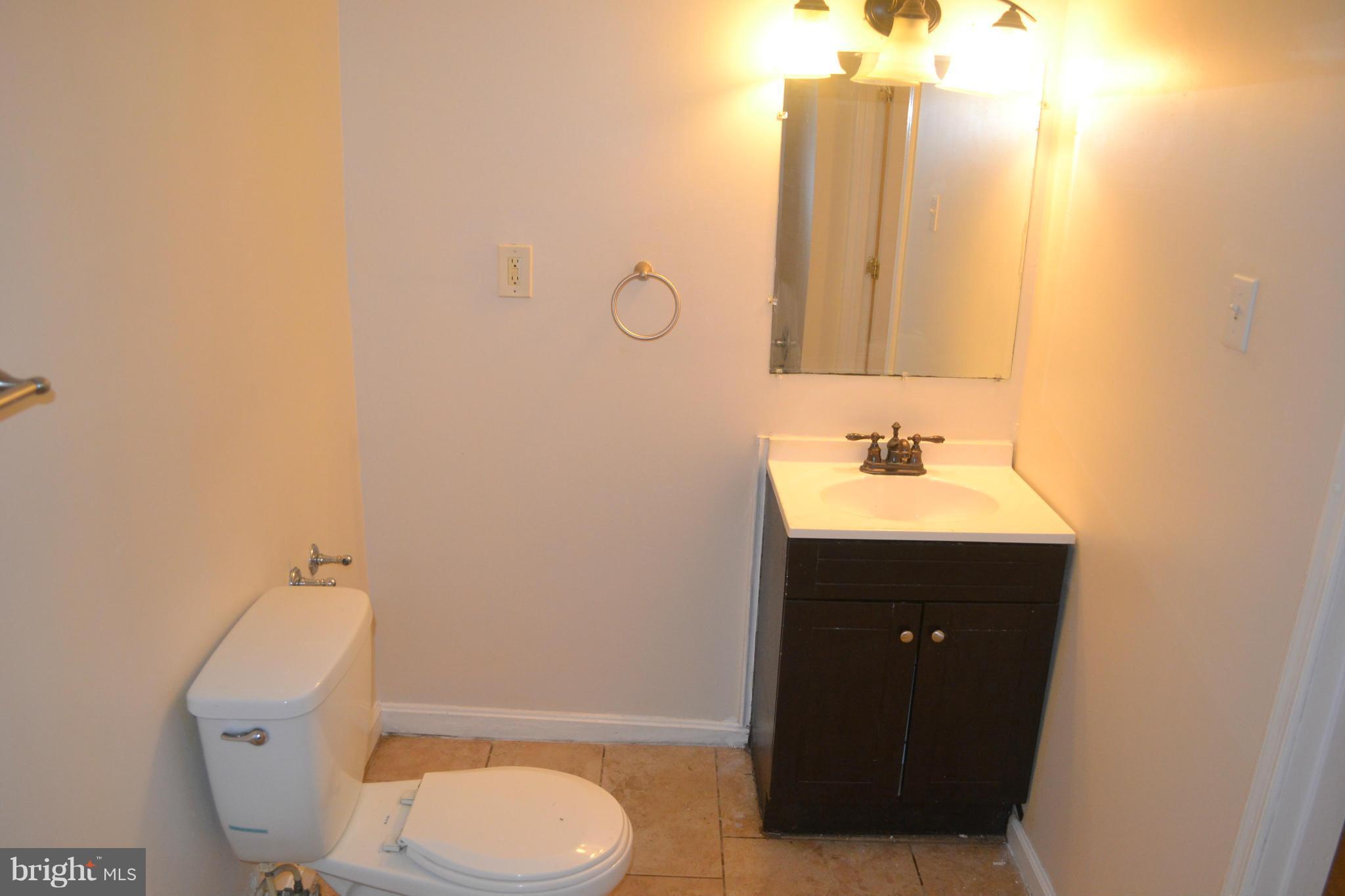 518 Roxboro Place Northwest Washington, DC 20011 - Photo 16 of 18 Bath