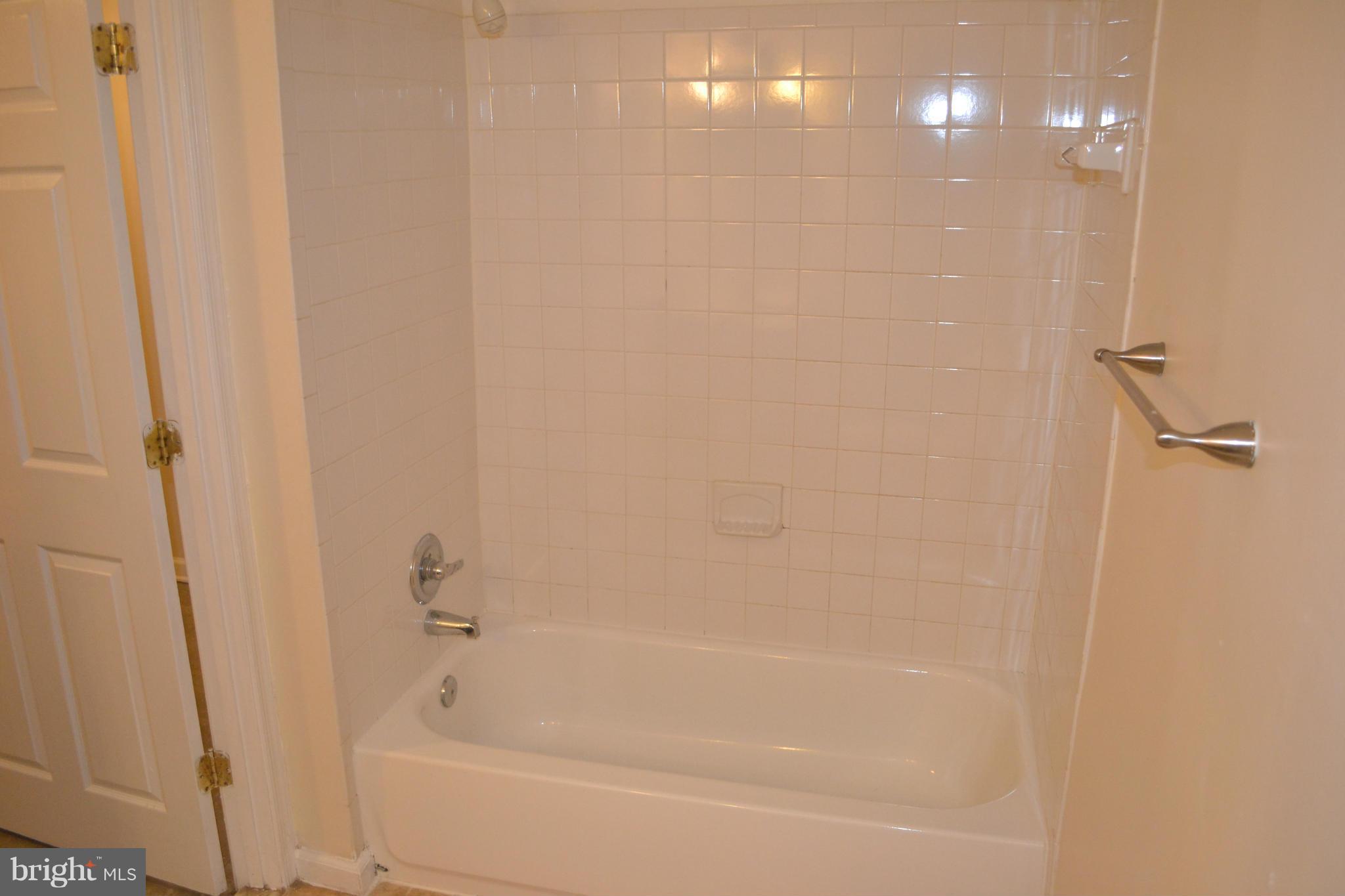 518 Roxboro Place Northwest Washington, DC 20011 - Photo 17 of 18 Bath