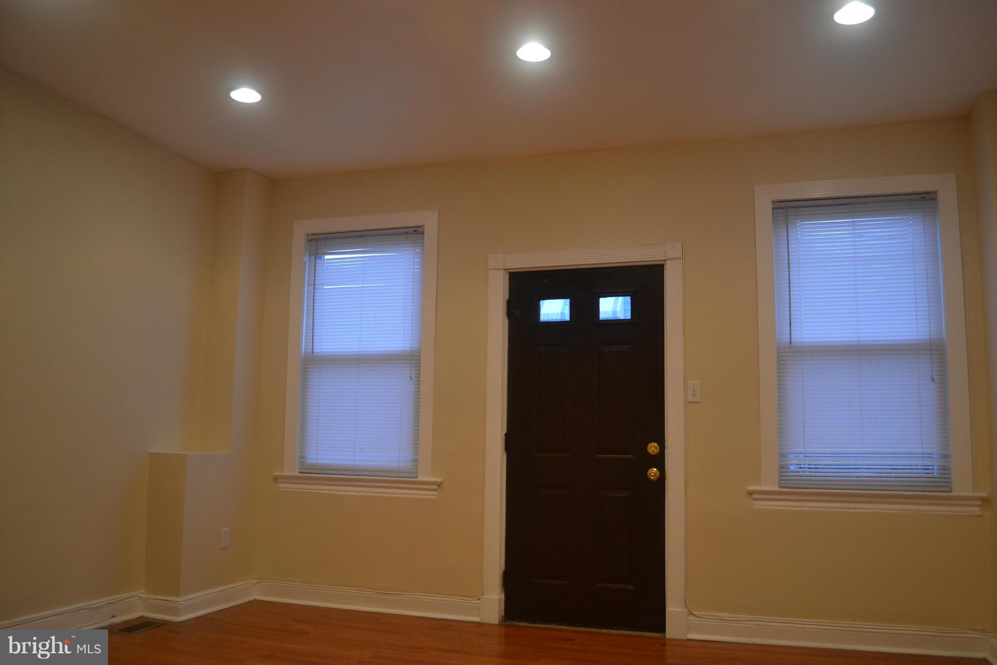 518 Roxboro Place Northwest Washington, DC 20011 - Photo 4 of 18 Living Room