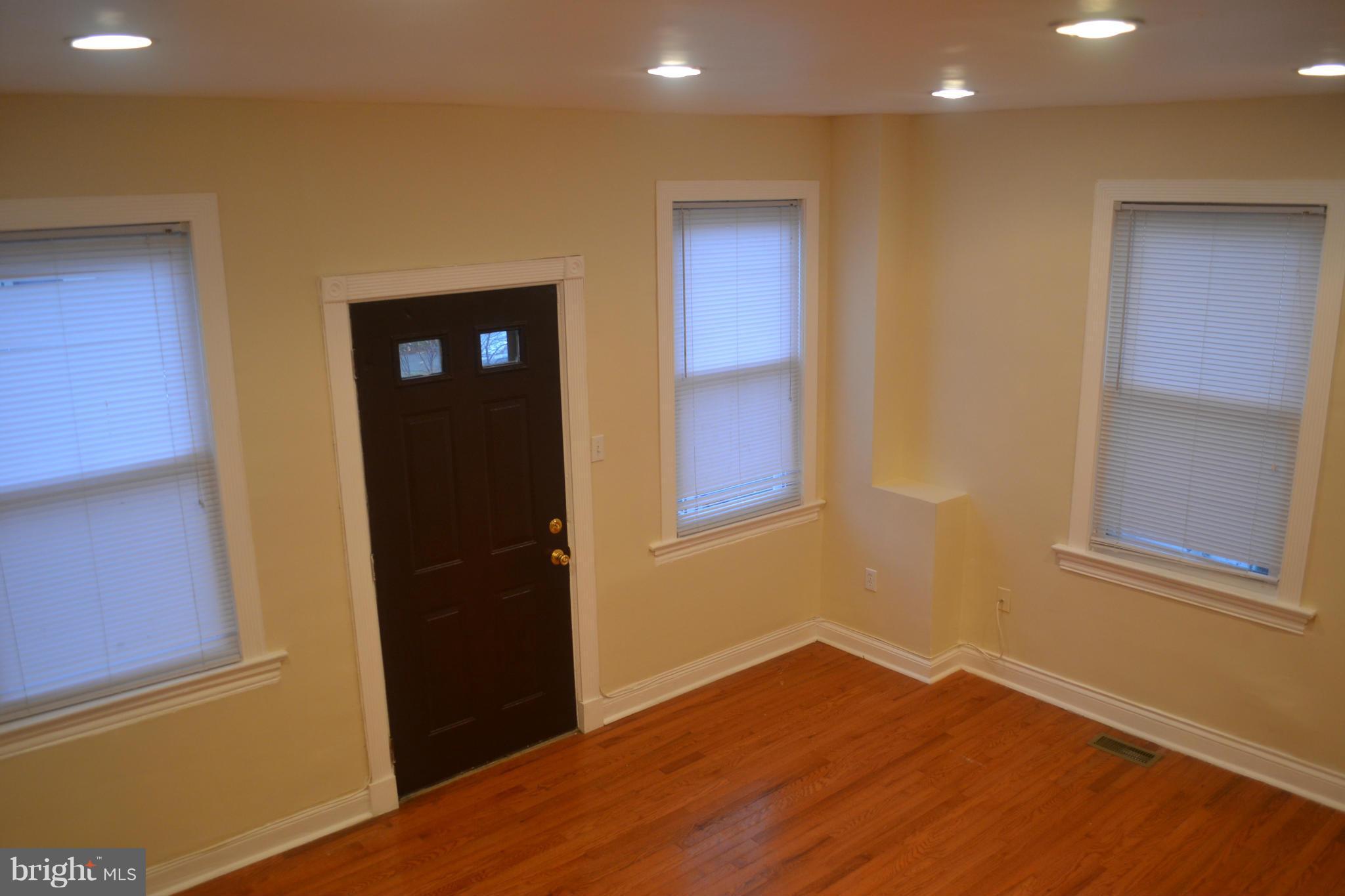 518 Roxboro Place Northwest Washington, DC 20011 - Photo 5 of 18 Living Room