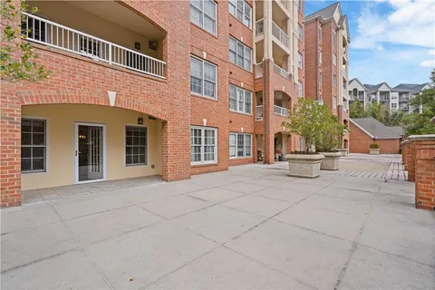 $425,000 | 211 Colonial Homes Drive Northwest, Unit 2106, Atlanta, GA 30309