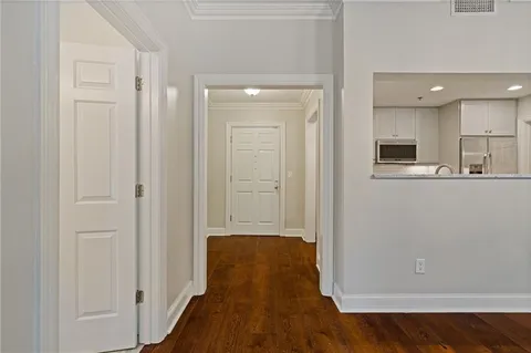 $425,000 | 211 Colonial Homes Drive Northwest, Unit 2106, Atlanta, GA 30309