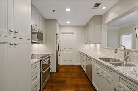 $425,000 | 211 Colonial Homes Drive Northwest, Unit 2106, Atlanta, GA 30309