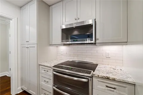 $425,000 | 211 Colonial Homes Drive Northwest, Unit 2106, Atlanta, GA 30309