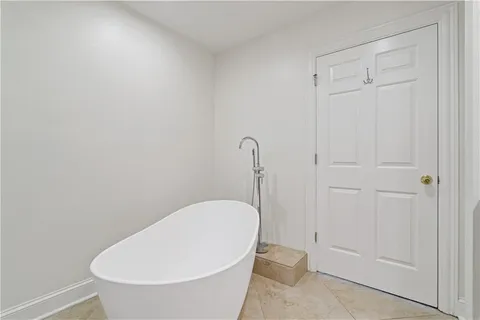 $425,000 | 211 Colonial Homes Drive Northwest, Unit 2106, Atlanta, GA 30309