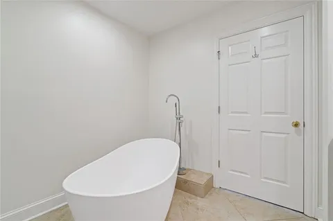 $425,000 | 211 Colonial Homes Drive Northwest, Unit 2106, Atlanta, GA 30309