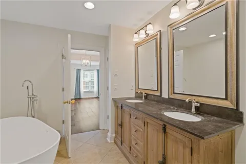 $425,000 | 211 Colonial Homes Drive Northwest, Unit 2106, Atlanta, GA 30309