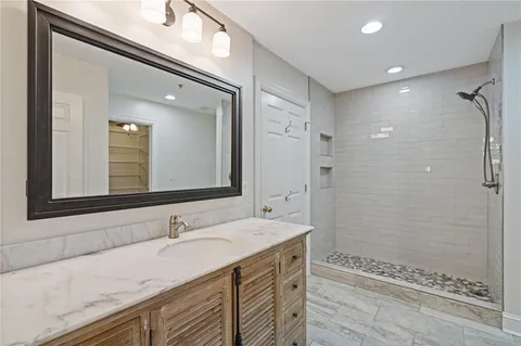 $425,000 | 211 Colonial Homes Drive Northwest, Unit 2106, Atlanta, GA 30309