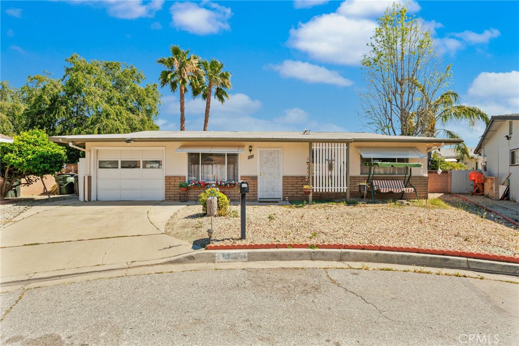 860 Felipe Place Hemet, CA 92543 - Photo 2 of 38