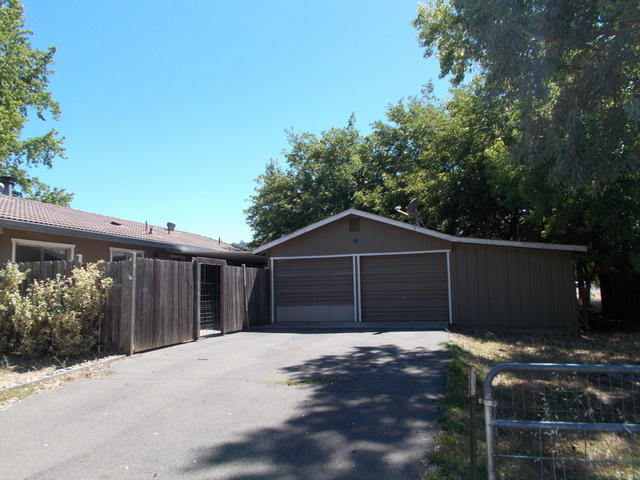 19359 Spring Gulch Road Anderson, CA 96007 - Photo 3 of 27 2 car detached garage