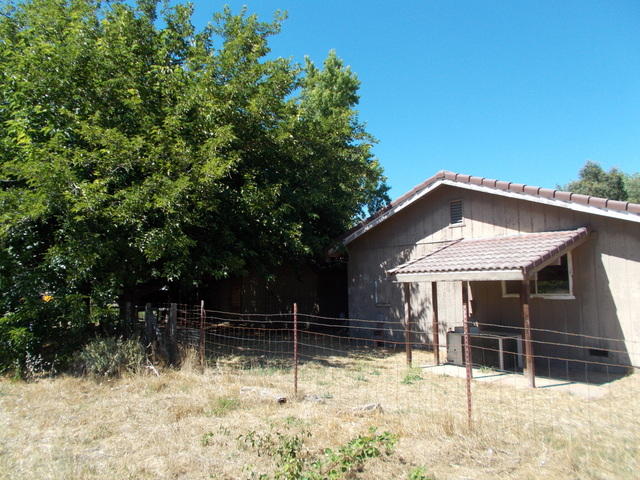 19359 Spring Gulch Road Anderson, CA 96007 - Photo 5 of 27 side yard