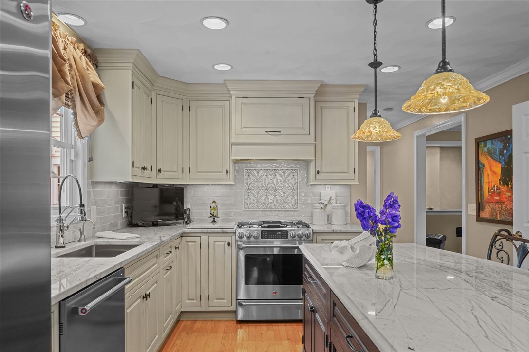 190 Cowesett Road Warwick, RI 02886 - Photo 3 of 47