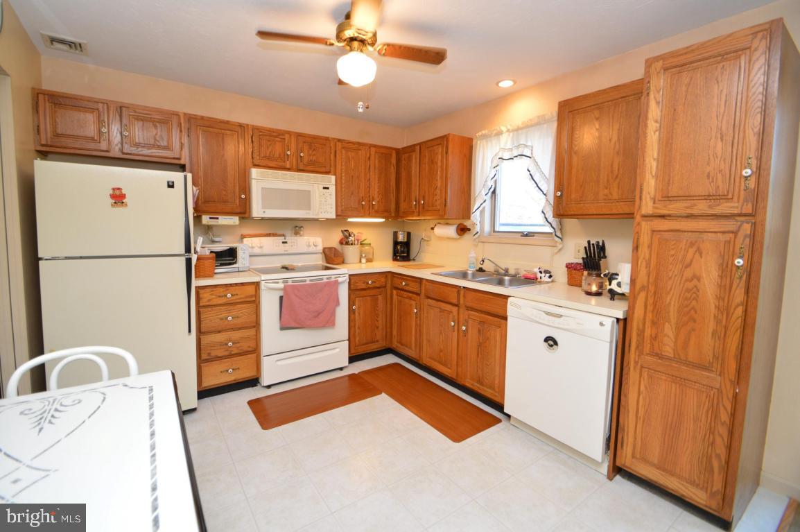 445 Chickadee Drive Lititz, PA 17543 - Photo 10 of 35