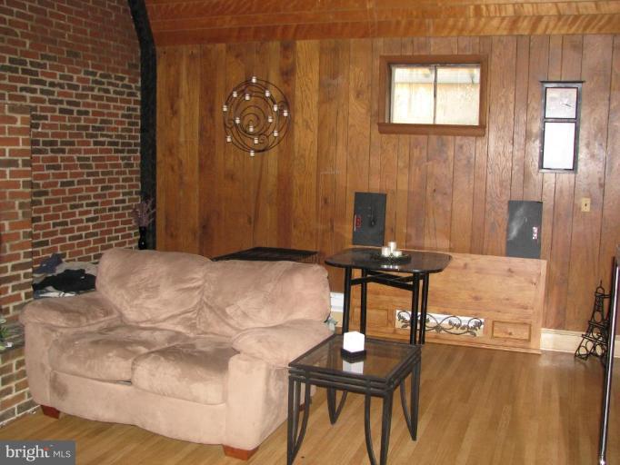 9629 Springs Road Warrenton, VA 20186 - Photo 11 of 15 Apartment Living Room