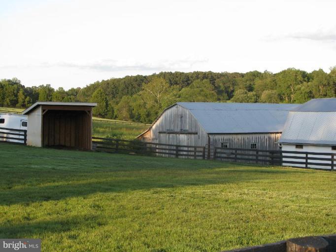 9629 Springs Road Warrenton, VA 20186 - Photo 8 of 15 Barn