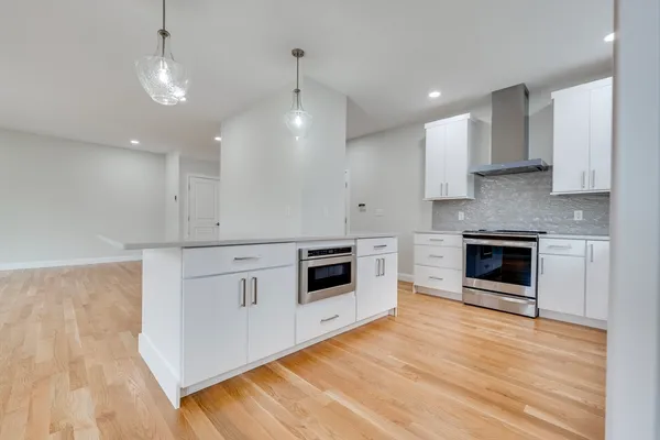 $1,049,900 | 17 Strongwater Drive, Salem, MA 01970