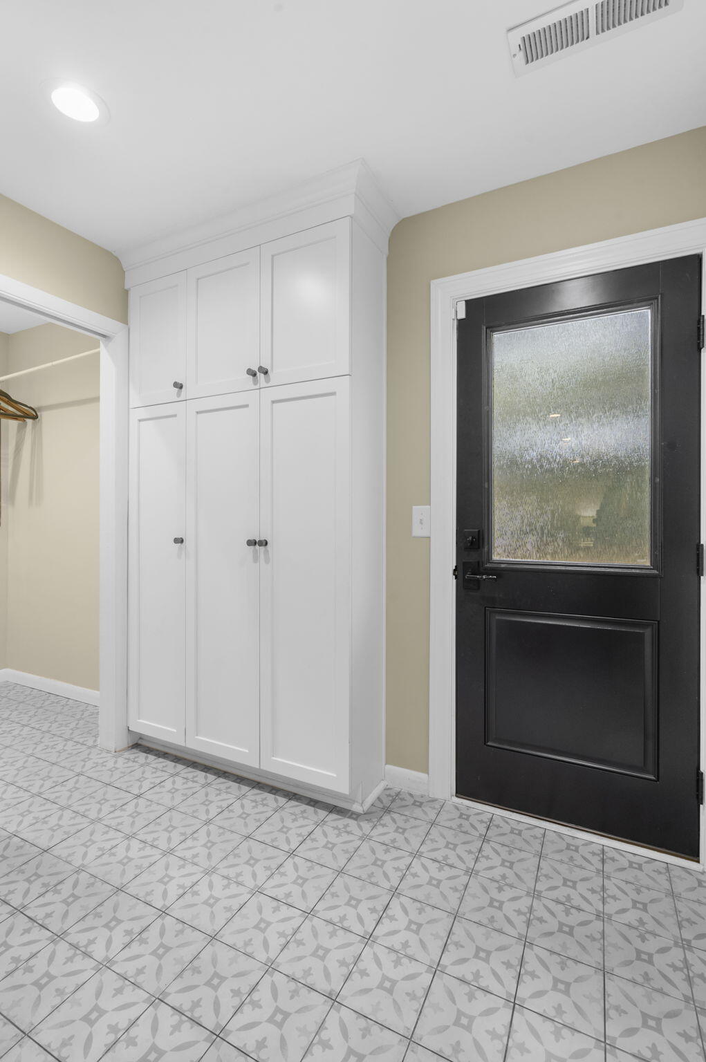 826 O'Sullivan Drive Mount Pleasant, SC 29464 - Photo 37 of 52 Mudroom/Laundry Room