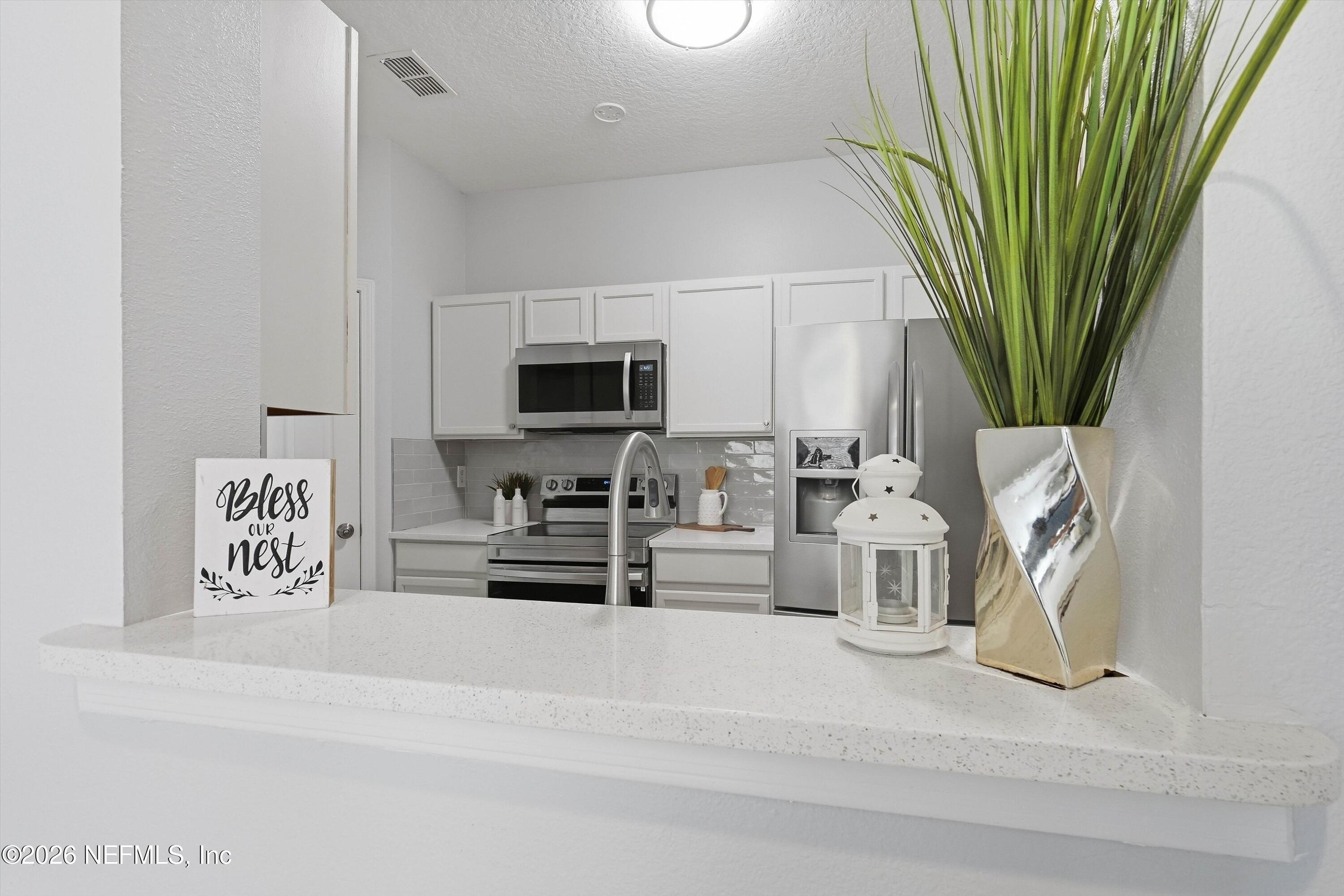 10550 Baymeadows Road, Unit 507 Jacksonville, FL 32256 - Photo 10 of 28 09-Kitchen Bar