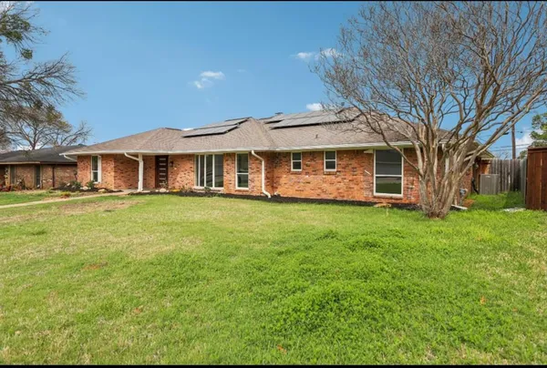 $3,200 | 1835 East Cedar Elm Drive, Arlington, TX 76012