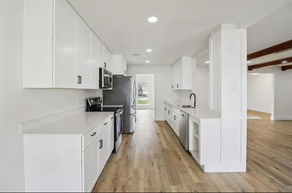 $3,200 | 1835 East Cedar Elm Drive, Arlington, TX 76012