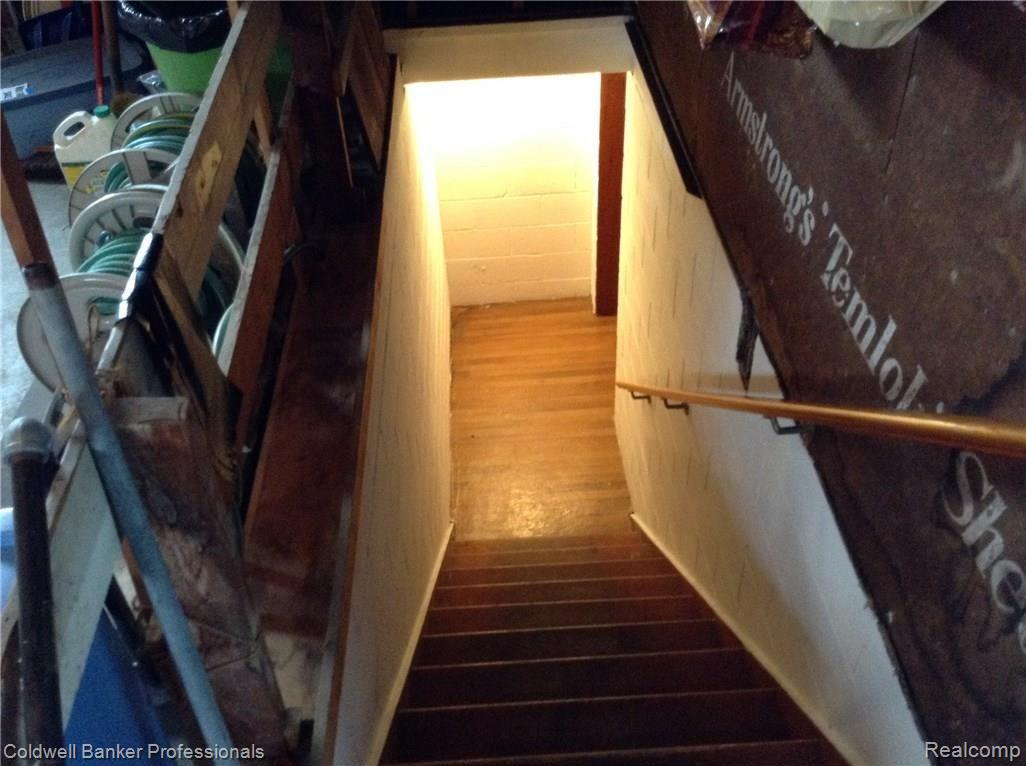 1047 Turrill Road Lapeer, MI 48446 - Photo 33 of 58 Stairs to basement