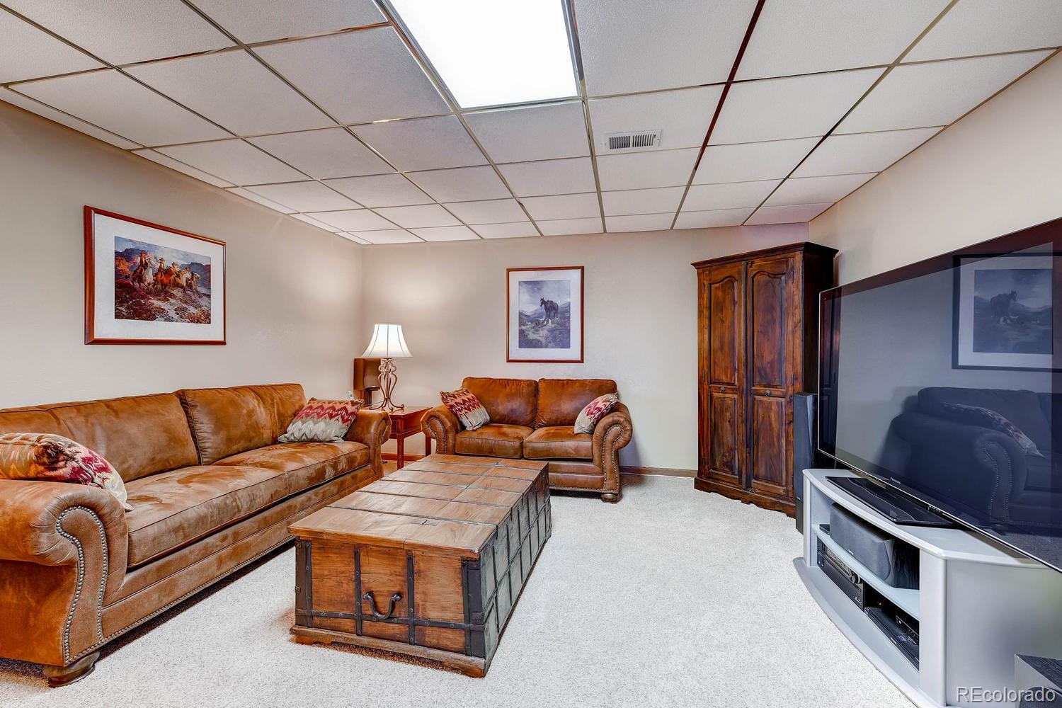 9470 Kemper Drive Lone Tree, CO 80124 - Photo 24 of 35 a living room with furniture