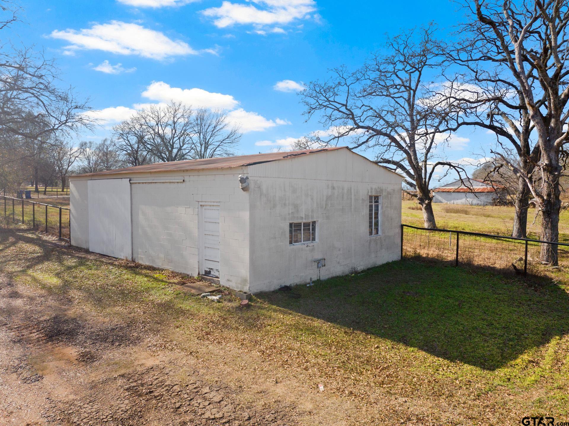 1402 And Nevills Road Mount Pleasant, TX 75455 - Photo 22 of 31 a backyard of a house
