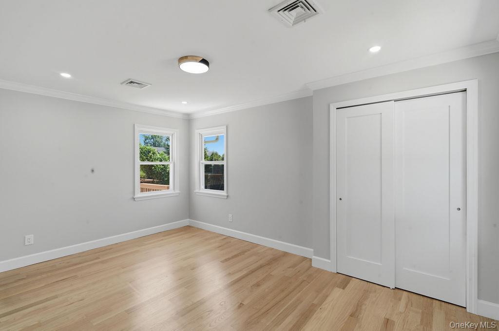 2934 Kinloch Road Wantagh, NY 11793 - Photo 9 of 34
