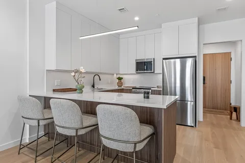 $1,300,000 | 1395 Washington Street, Unit PH605, Boston, MA 02118