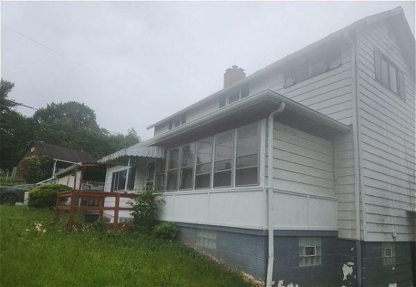 511 4th Avenue New Eagle, PA 15067 - Photo 3 of 14 a house view with a garden space
