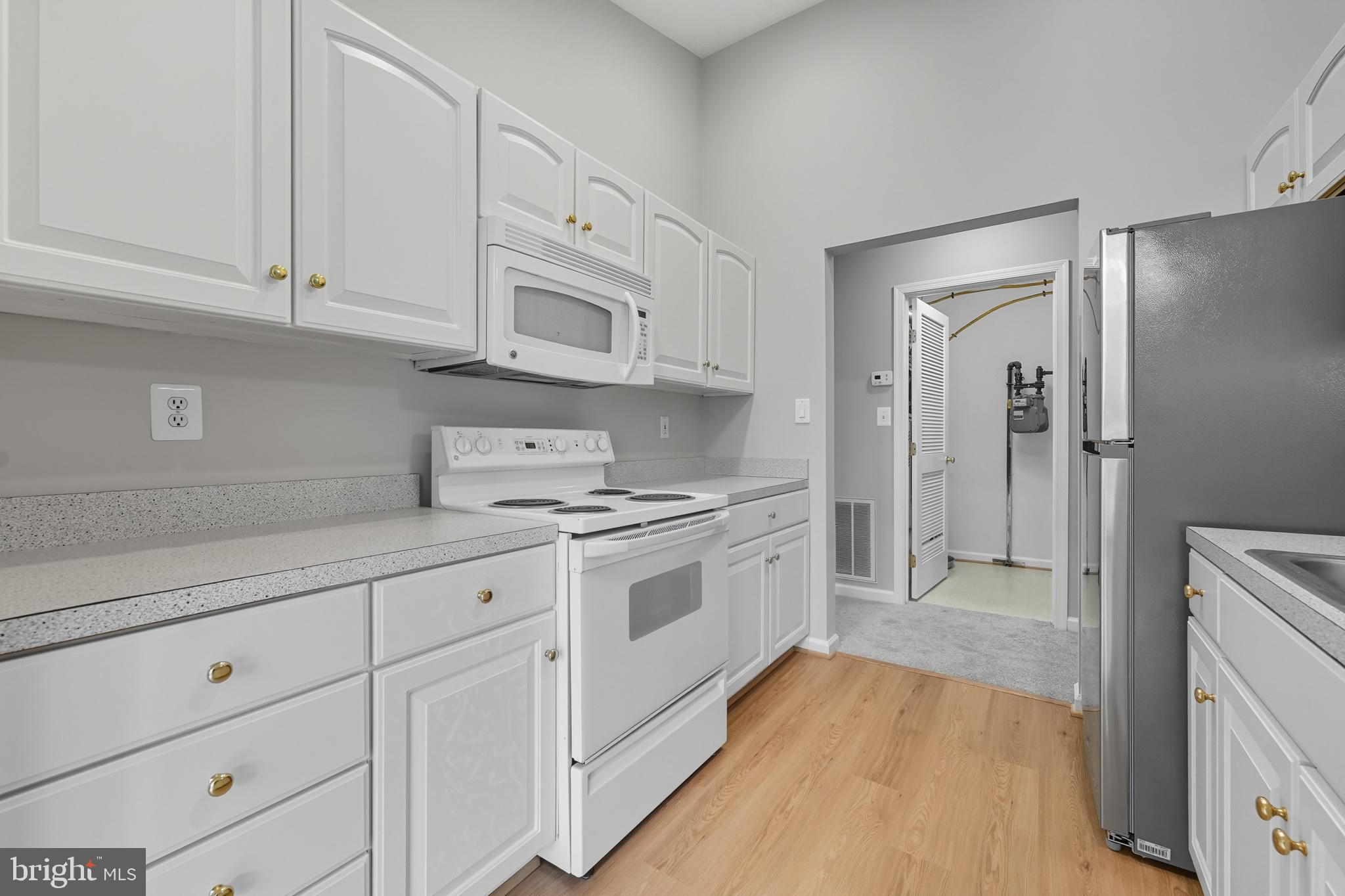 25910 Ridge Manor Drive, Unit 1000L Damascus, MD 20872 - Photo 22 of 51 Kitchen