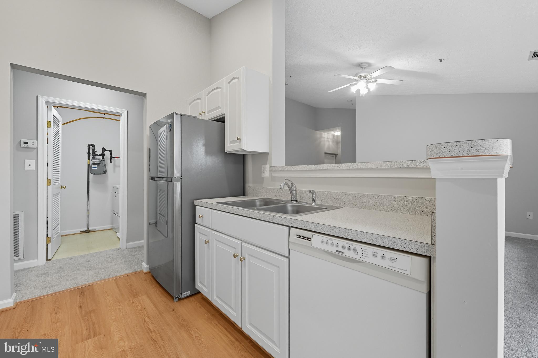 25910 Ridge Manor Drive, Unit 1000L Damascus, MD 20872 - Photo 23 of 51 Kitchen