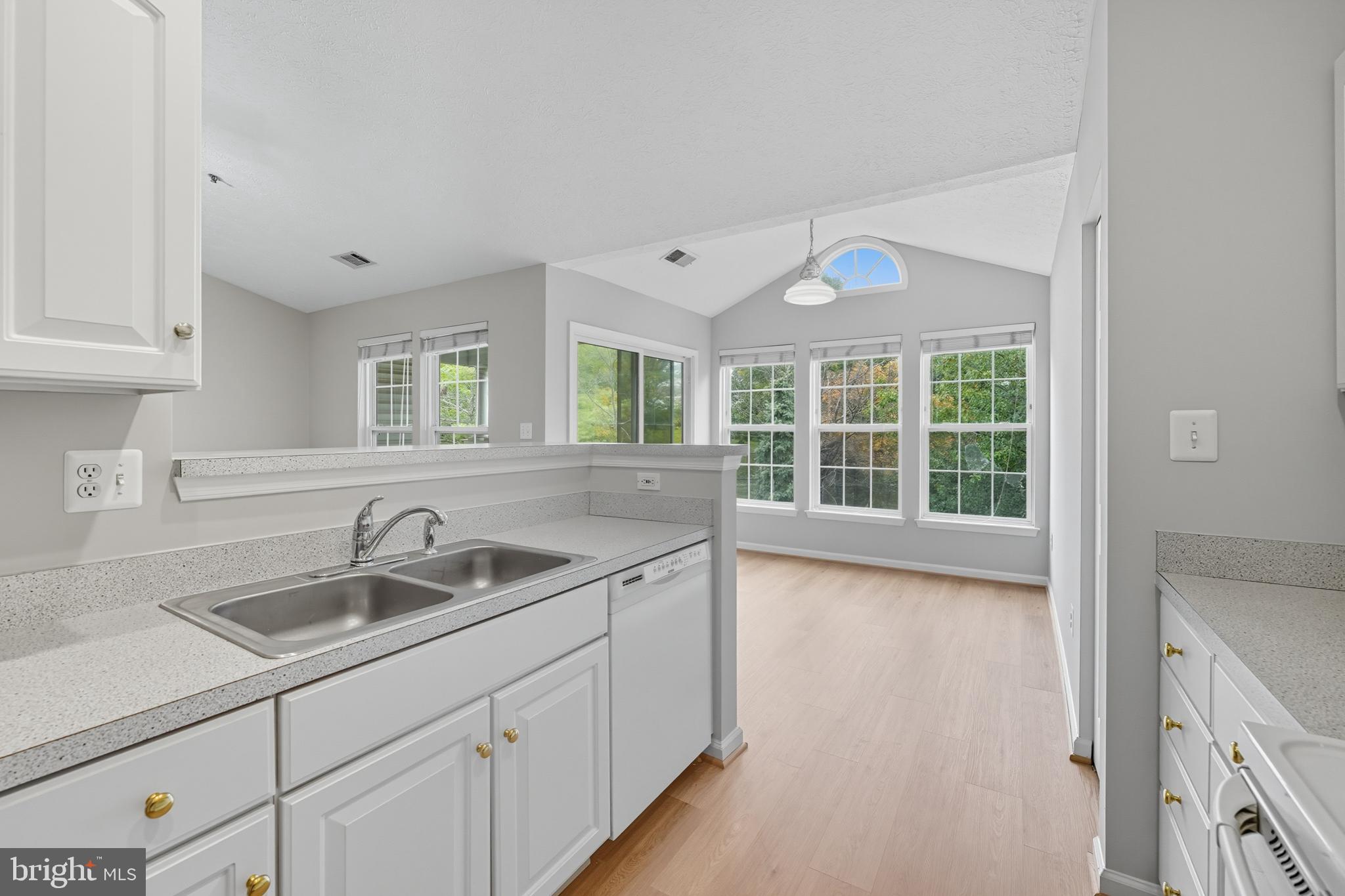 25910 Ridge Manor Drive, Unit 1000L Damascus, MD 20872 - Photo 24 of 51 Kitchen