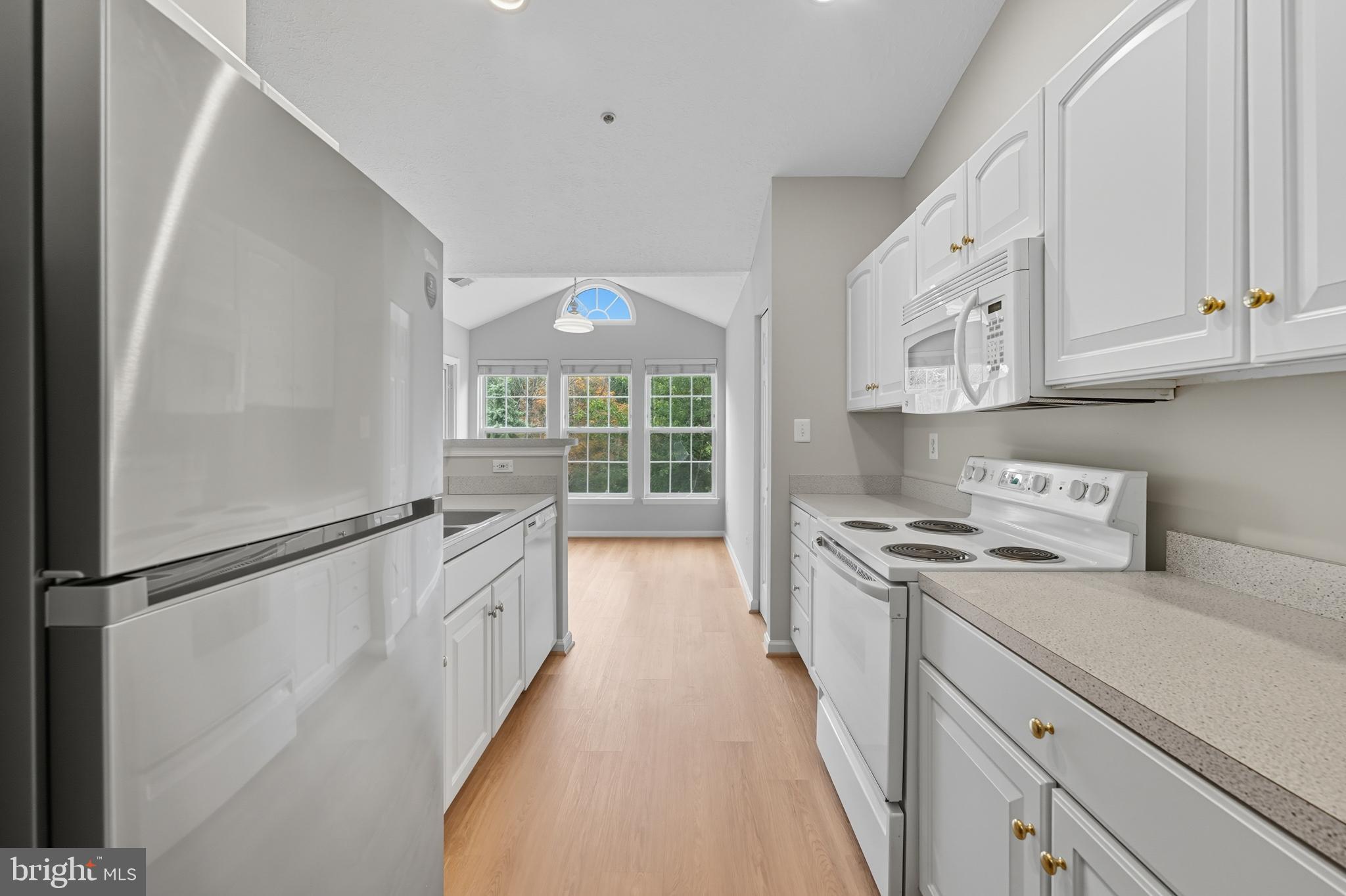 25910 Ridge Manor Drive, Unit 1000L Damascus, MD 20872 - Photo 25 of 51 Kitchen