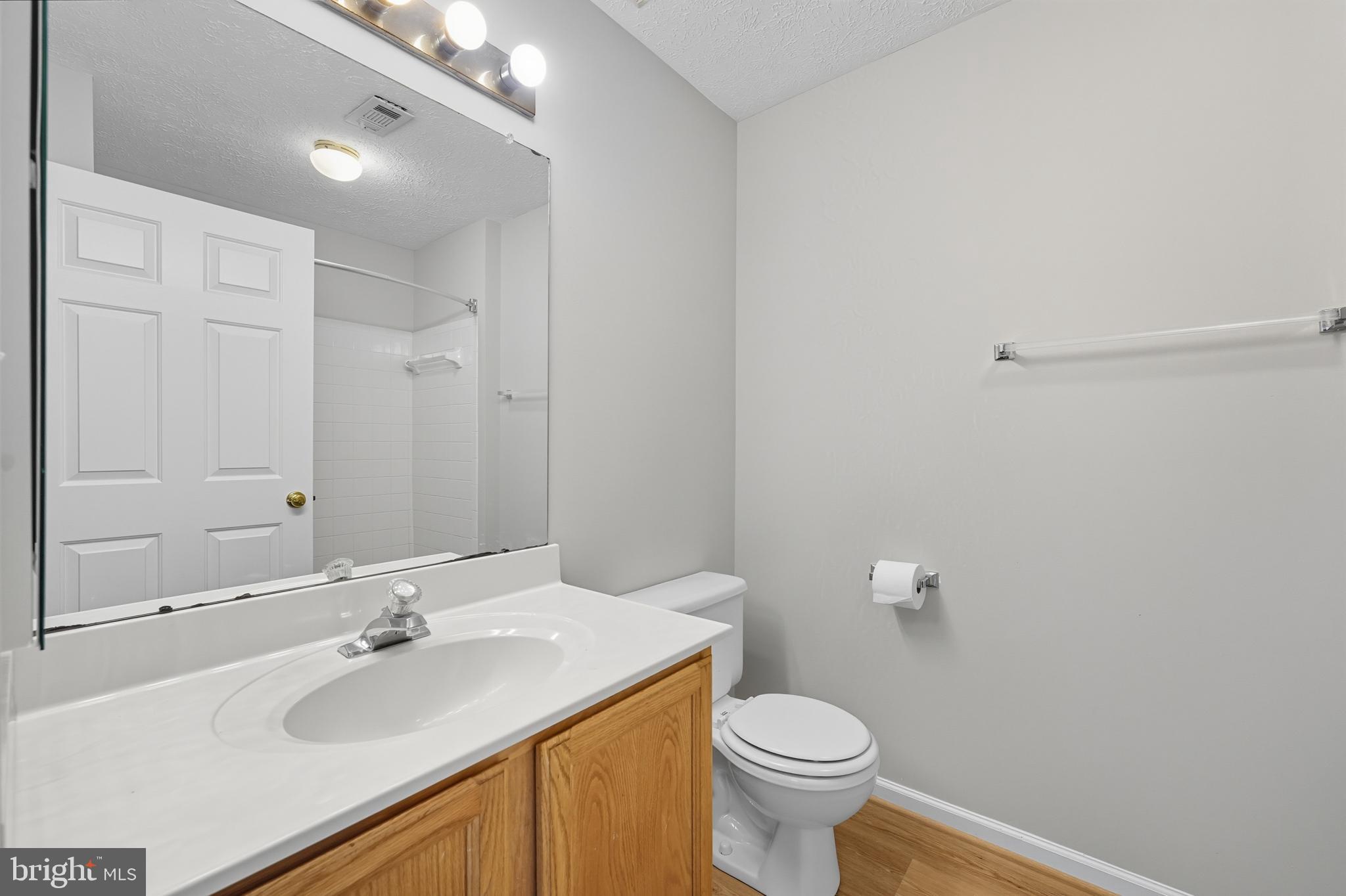 25910 Ridge Manor Drive, Unit 1000L Damascus, MD 20872 - Photo 34 of 51 Primary Bathroom