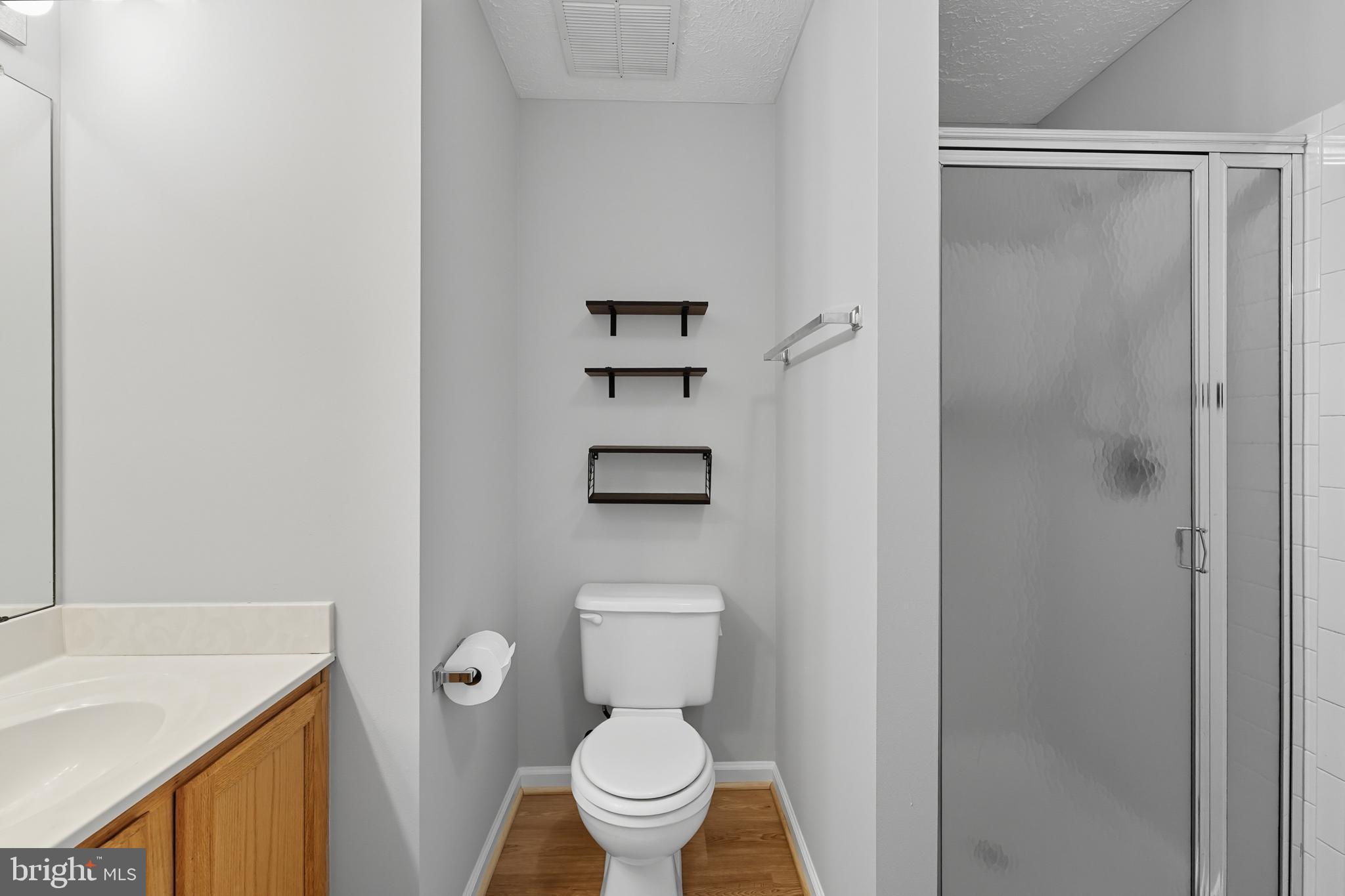 25910 Ridge Manor Drive, Unit 1000L Damascus, MD 20872 - Photo 42 of 51 Second Full Bathroom