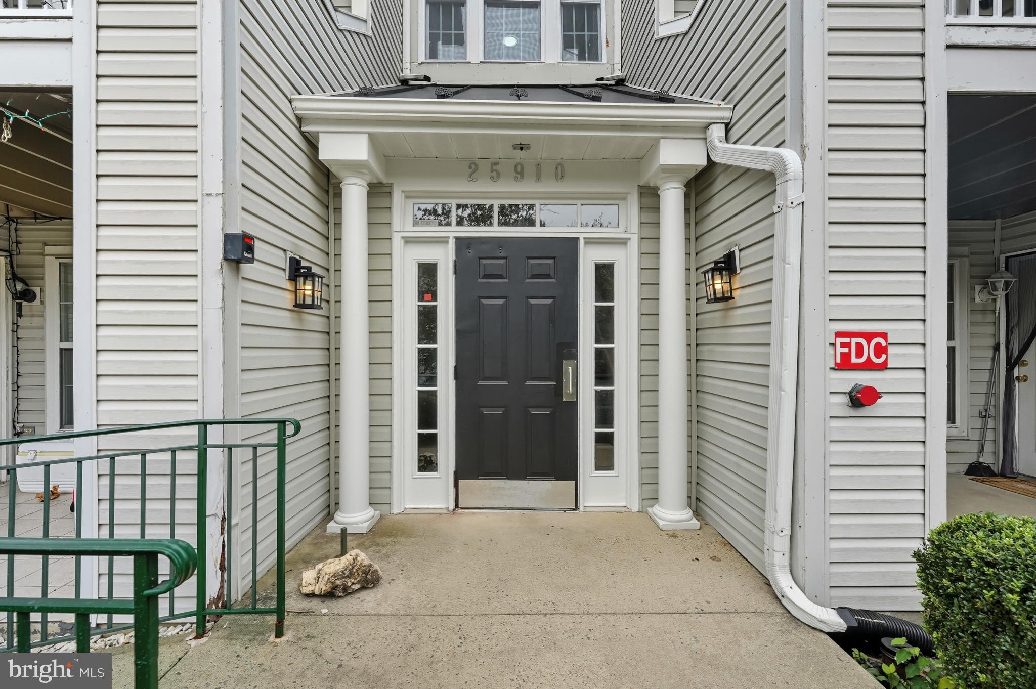 25910 Ridge Manor Drive, Unit 1000L Damascus, MD 20872 - Photo 5 of 51 Inviting entrance
