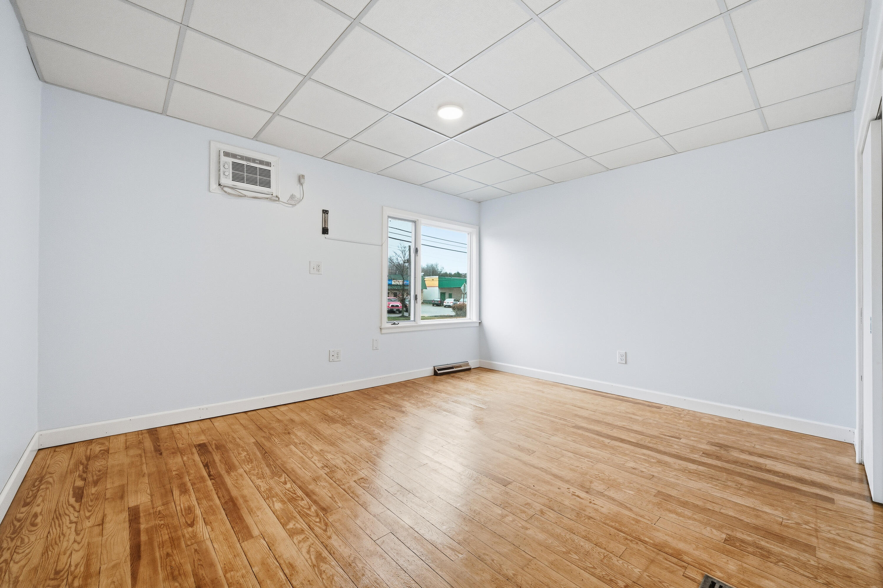 1490 Lisbon Street Lewiston, ME 04240 - Photo 14 of 36 110310gr-118