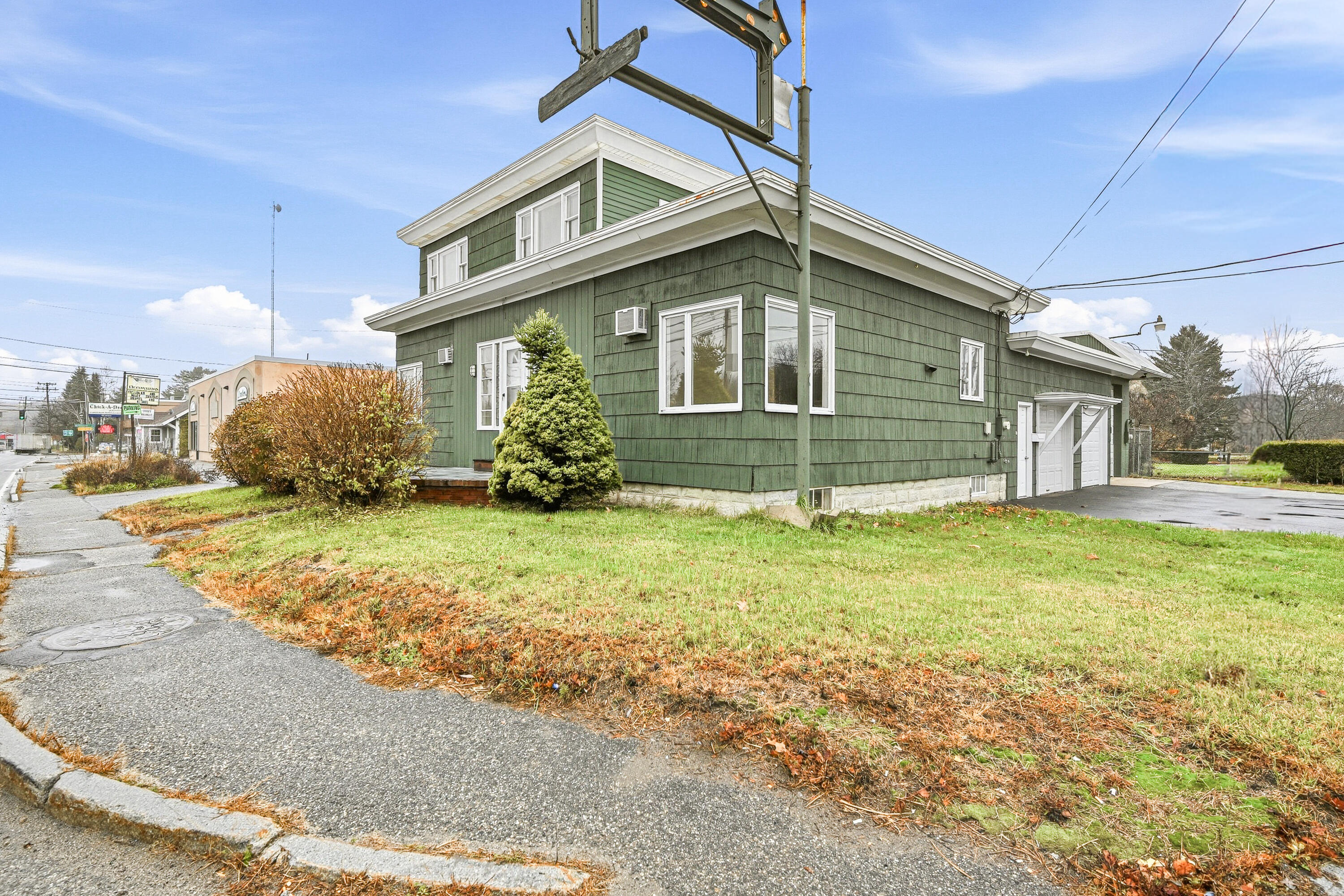 1490 Lisbon Street Lewiston, ME 04240 - Photo 3 of 36 110310gr-105