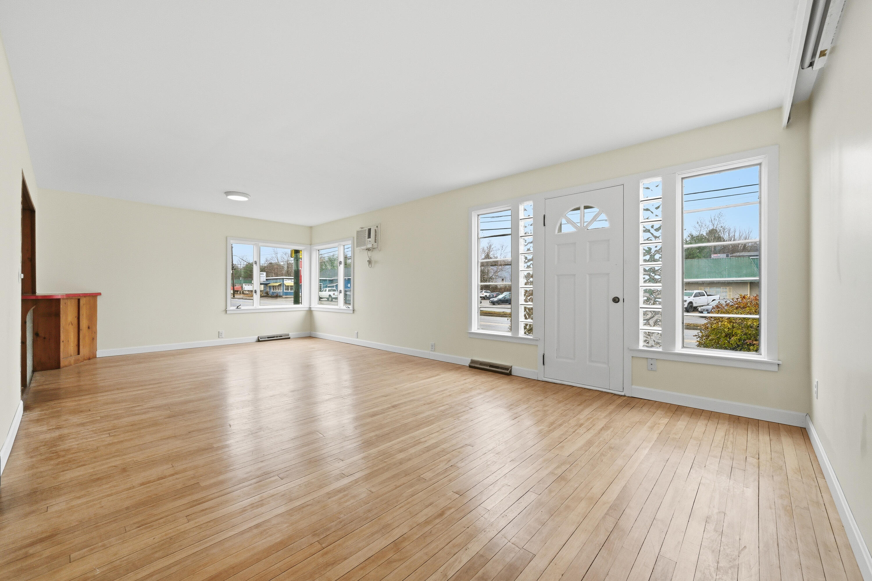 1490 Lisbon Street Lewiston, ME 04240 - Photo 7 of 36 110310gr-119