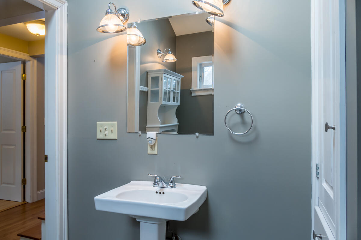 25 Allen Road Pownal, ME 04069 - Photo 24 of 60 31-1st floor full bath (1 of 2)