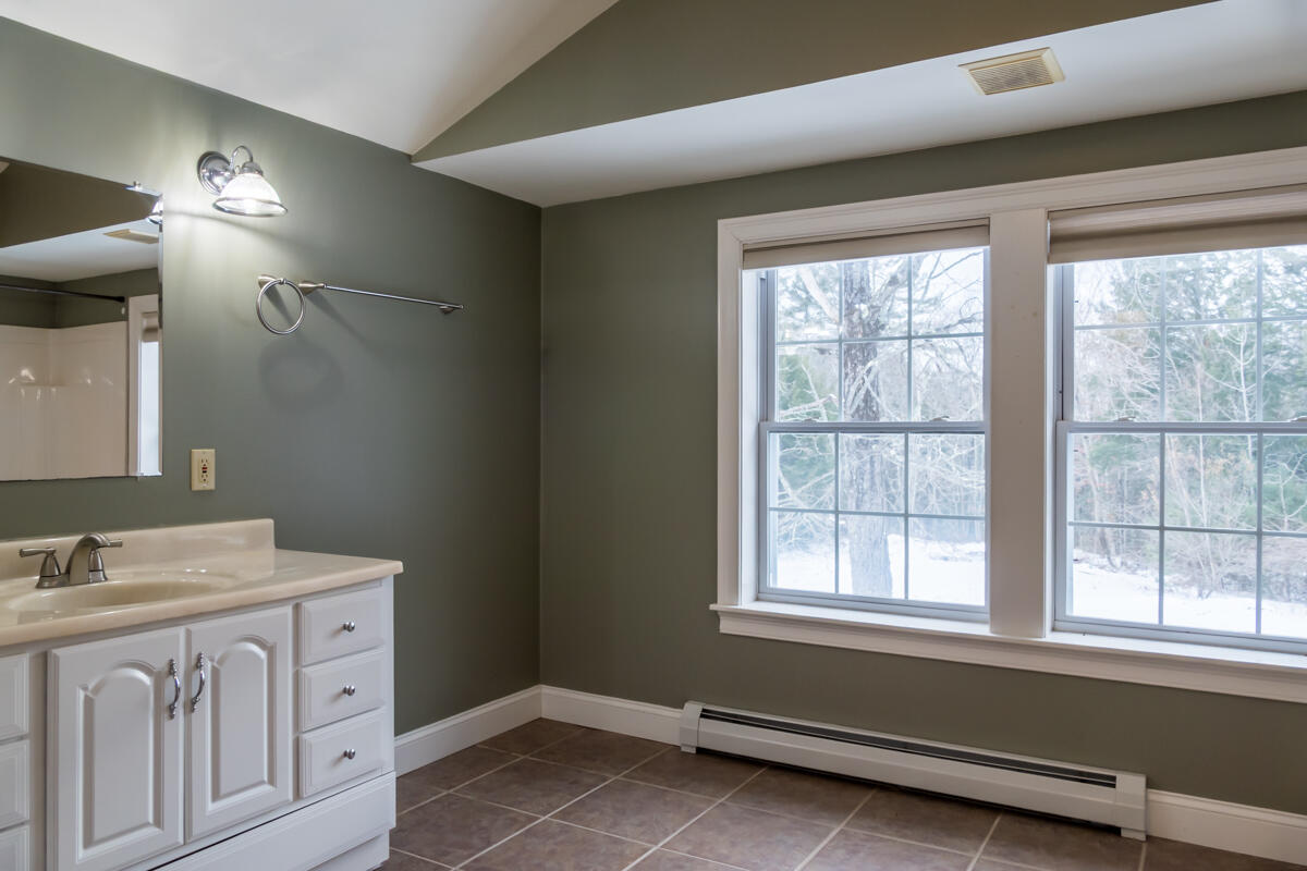 25 Allen Road Pownal, ME 04069 - Photo 36 of 60 43-Upstairs full bath (2 of 4)