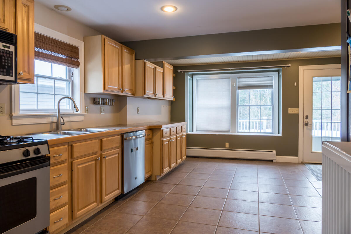 25 Allen Road Pownal, ME 04069 - Photo 5 of 60 16-Kitchen (2 of 12)