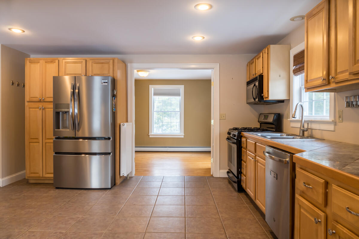 25 Allen Road Pownal, ME 04069 - Photo 8 of 60 19-Kitchen (5 of 12)