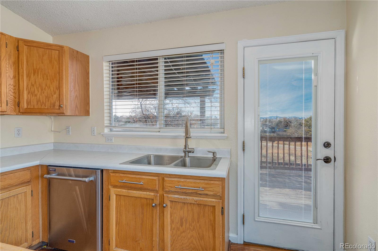 6174 Laguna Circle Highlands Ranch, CO 80130 - Photo 10 of 35