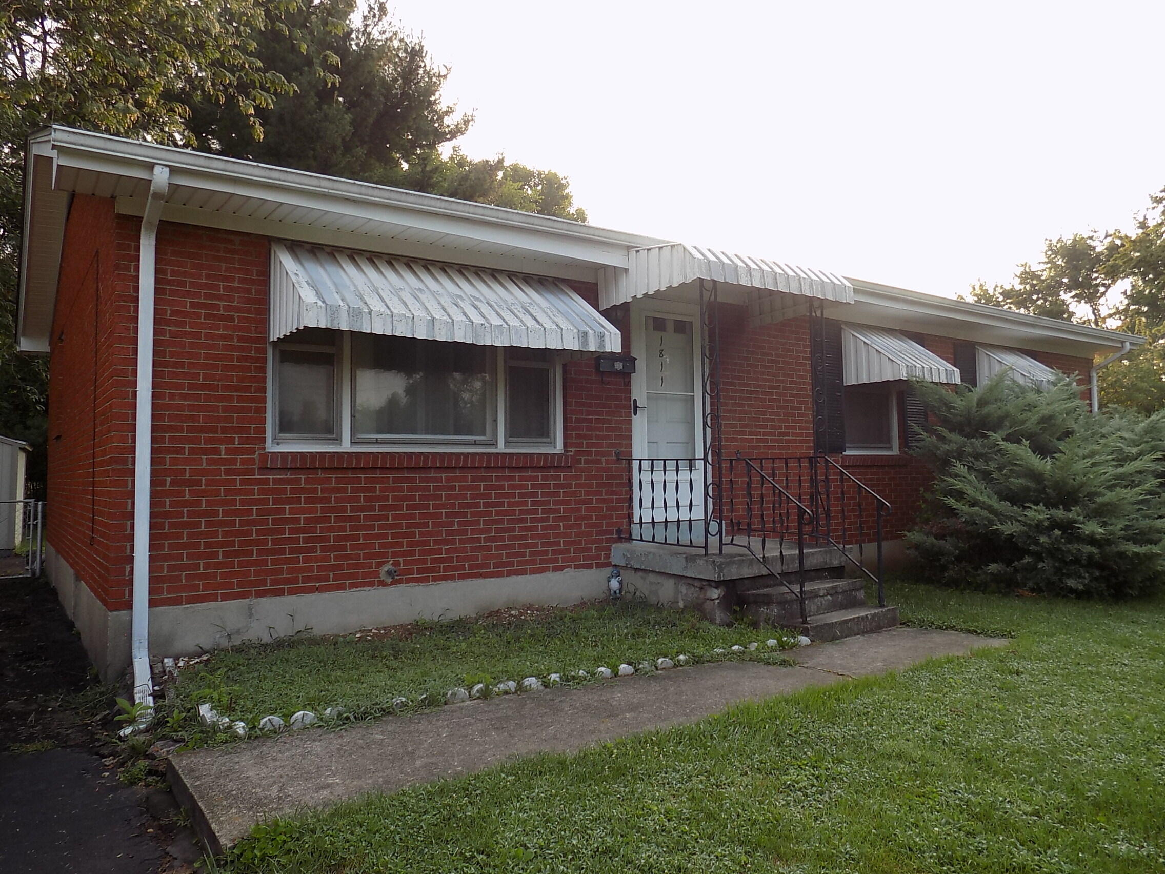 1811 Raleigh Road Lexington, KY 40505 - Photo 2 of 30 DSCN1545
