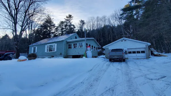 $899,000 | 3773 Woodstock Road, Hartford, VT 05001
