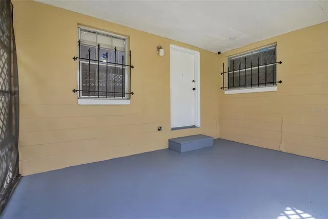 a view of an empty room with workspace and closet