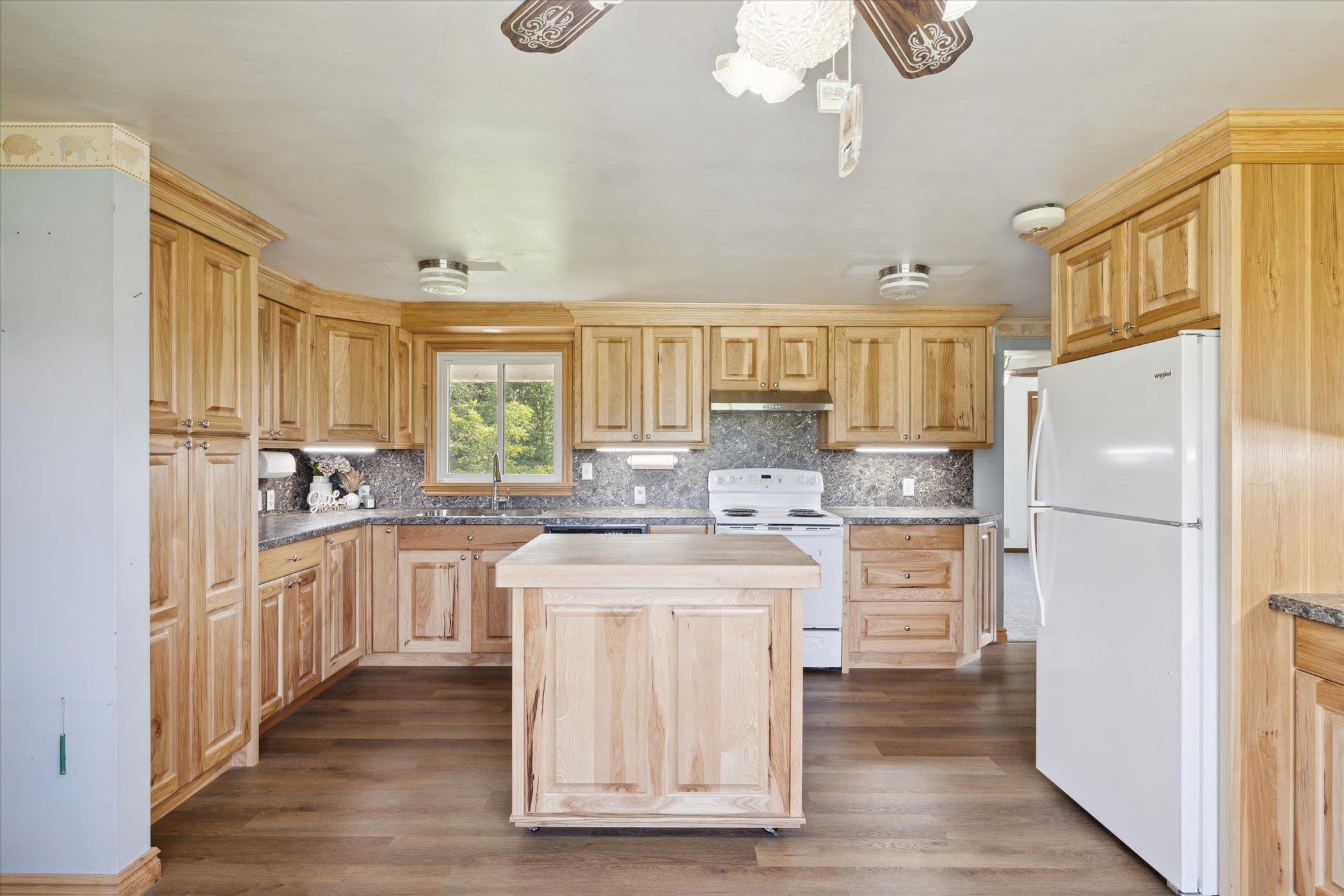 4390 Millington Road Millington, MI 48746 - Photo 9 of 52 50153427-3966847f-e936-462f-8c7c-0ab4d808b248.JPG